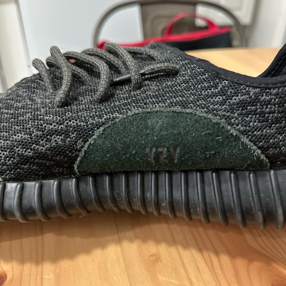 Black Yeezy Boost 350 - Picture 4 of 6